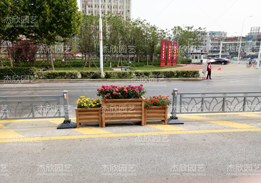為什么大家都選擇護欄花箱？